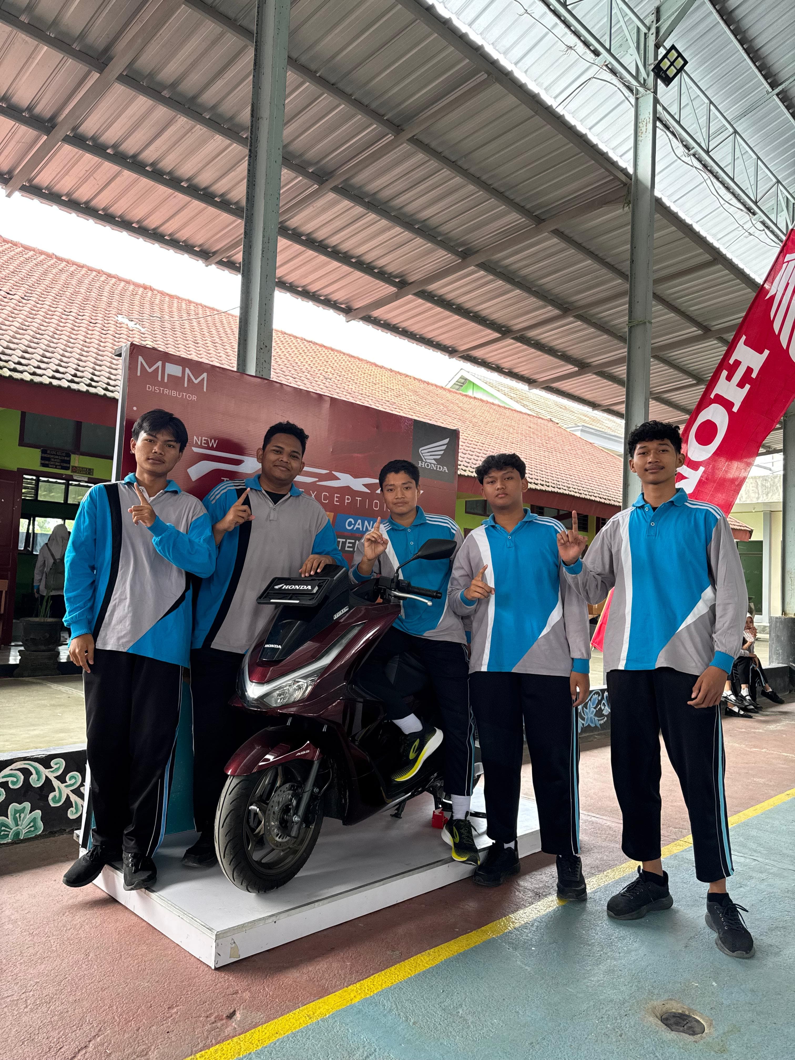 Ratusan Siswa SMAN 1 Plemahan Kediri Antusias Ikuti PCX160 Gen-Z School Movement
